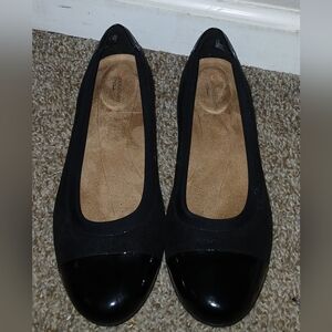 Black Unstructured by clarks women shoes in really good condicion size 9 w